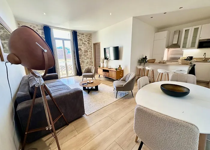 Gorgeous 2 Bedrooms Brand New 3 Avenue Paul Arene