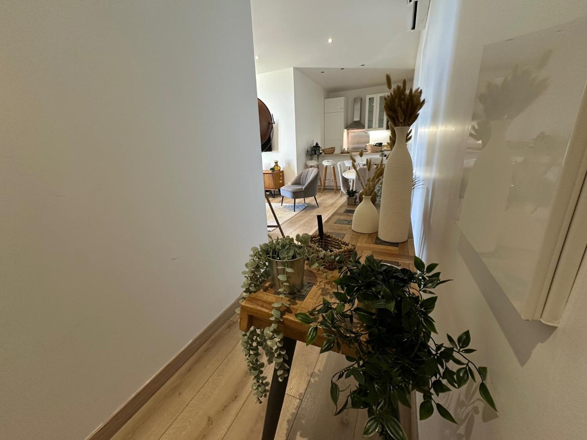 Gorgeous 2 Bedrooms Brand New 3 Avenue Paul Arene